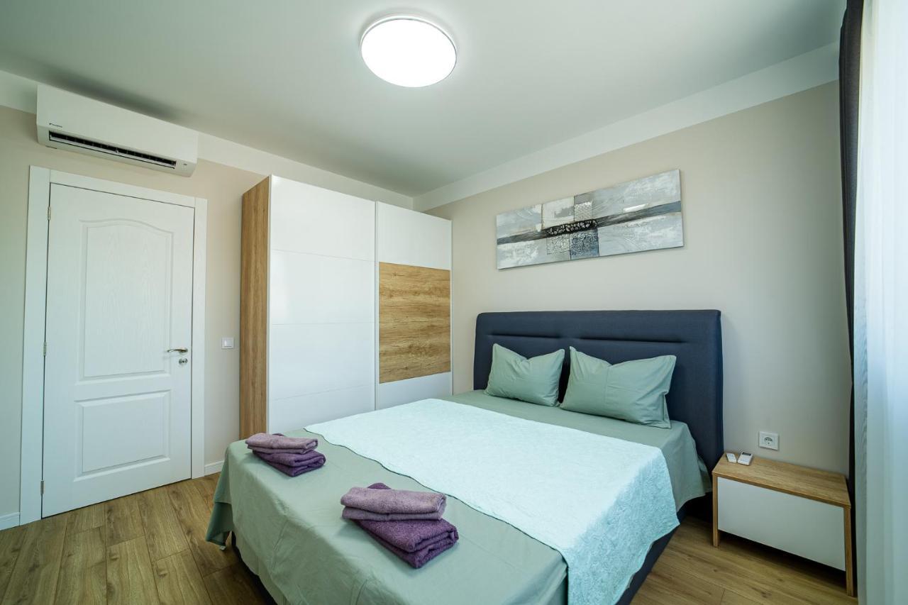 Sky Academic Apartment Varna Exterior foto